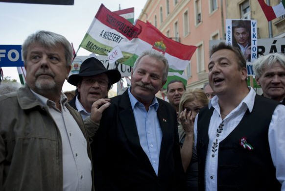 Three important civic supporters of Fidesz László dizmadia (FÖF), András Bencsik (Magyar Demokrata, and Zsolt Bayer (Magyar Hírlap